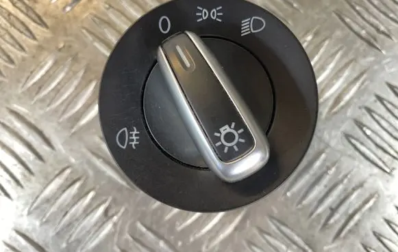 Volkswagen PASSAT B7 Light switch