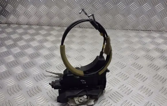 Mitsubishi Grandis Front door lock
