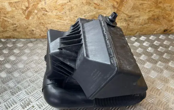 Mercedes-Benz B W245 Air filter box A2660900001 4608785916