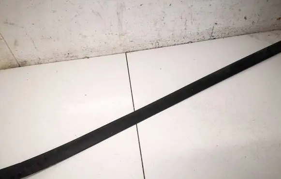Volkswagen PASSAT B5.5 Front door trim (molding) 3B0853515