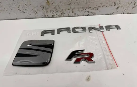 Seat Arona Manufacturers badge/model letters 575853630