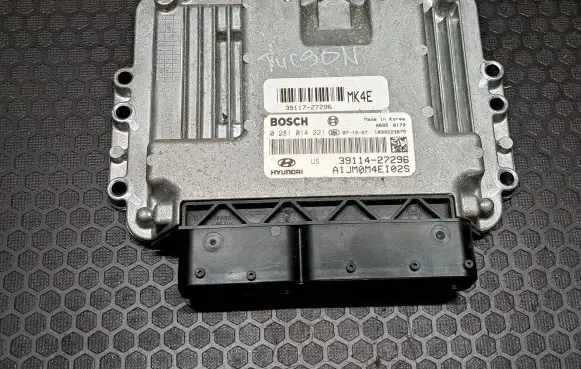Hyundai Tucson JM Engine control unit/module 3911427296 3911727296 0281014221