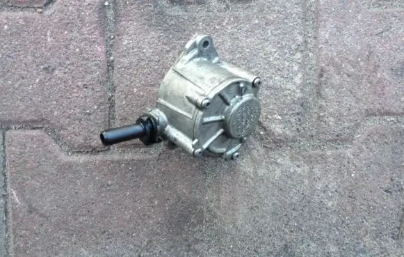 Mercedes-Benz C W204 Vacuum pump