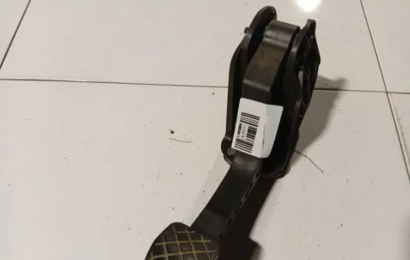 Volkswagen Golf V Clutch pedal 1K1721059BA