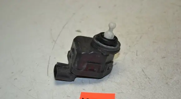 Headlight level adjustment motor
