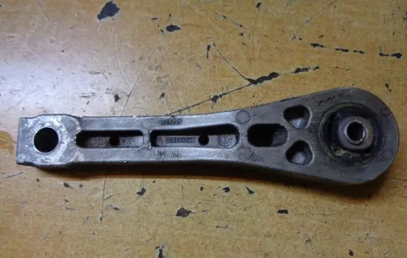Skoda Yeti (5L) Gearbox mounting bracket 1K0199855