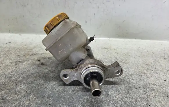Subaru Outback Master brake cylinder