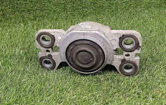 Volvo S60 Engine mount bracket 8G9N7M121AA