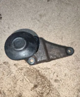 Engine mounting bracket
