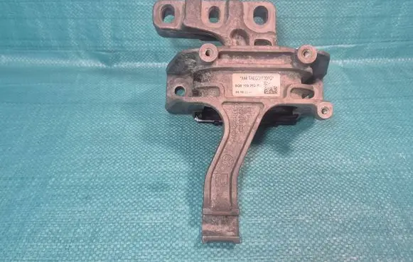 Volkswagen Golf VII Engine mount bracket 5Q0199262BK