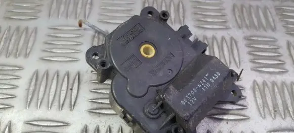 Toyota Camry Air flap motor/actuator 0637006241 063700-6241