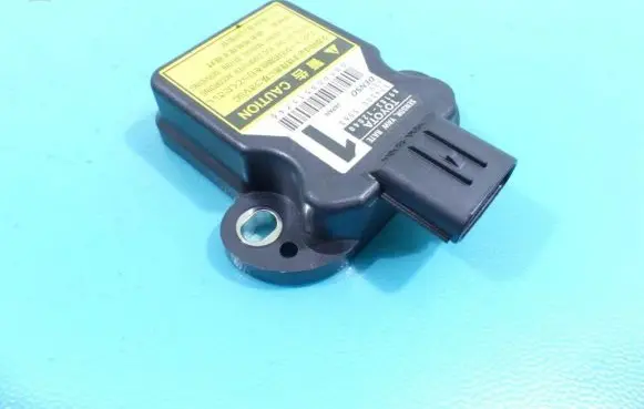 Toyota Sienna XL30 III Central body control module 89183-12040 IMPRK1257048