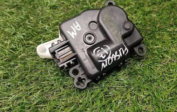 Ford Fusion II Air flap motor/actuator DG9H19E616AA