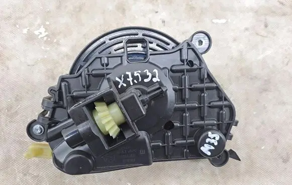 Seat Ibiza V (KJ) A/C air flow flap actuator/motor BZ79222