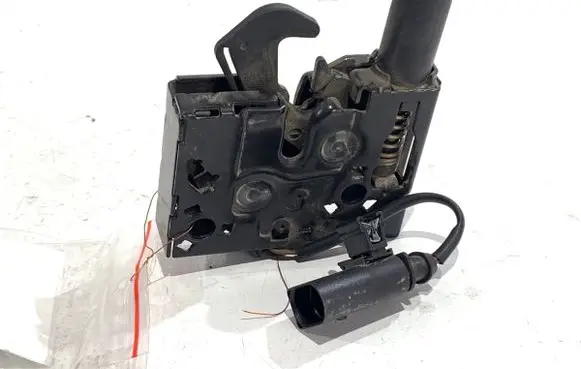 Engine bonnet/hood lock/catch