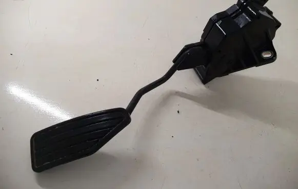 Subaru Outback (BS) Accelerator throttle pedal 36010AL000