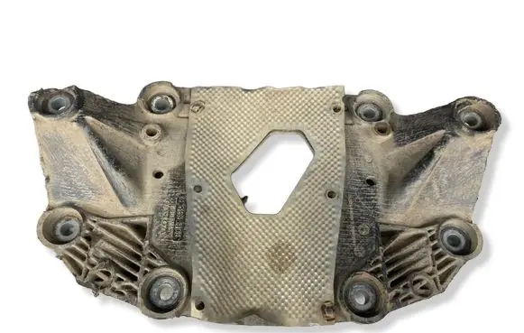 Volvo XC70 Rear differential/diff mount bracket 30639931