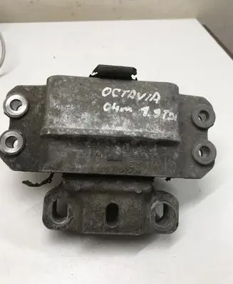 Skoda Octavia Mk1 (1U) Engine mount bracket 1KO199555