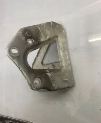 Audi A6 S6 C6 4F Fender mounting bracket 4F0821135B