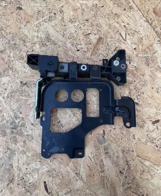 Infiniti Q50 Headlight/headlamp mounting bracket 