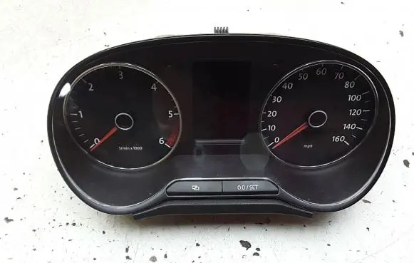 Volkswagen Polo V 6R Speedometer (instrument cluster) 6r0920961b