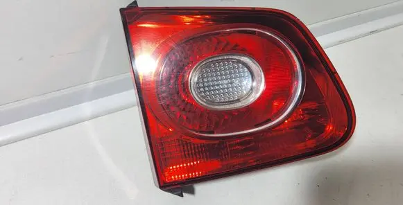 Tailgate rear/tail lights