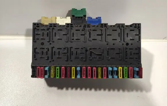 Volkswagen Vento Fuse box set 357937039