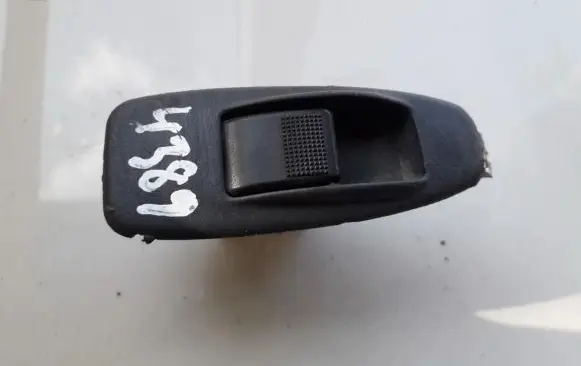 Mazda Premacy Electric window control switch 3583Y38 358-3Y38