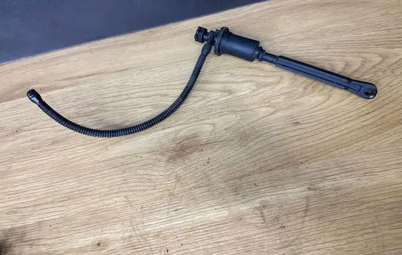 Opel Vivaro Clutch master cylinder 8200506488