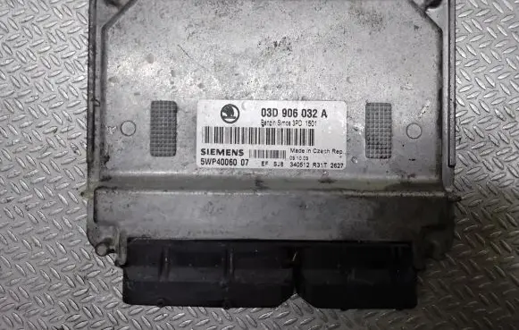 Skoda Fabia Mk1 (6Y) Engine control unit/module 03D906032A
