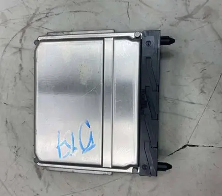 Volvo V70 Engine control unit/module 08675760A 0261207712 1039S00000