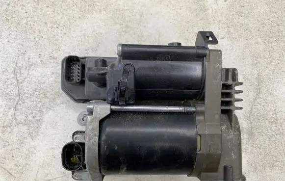 Citroen C4 Grand Picasso Air suspension compressor/pump 9682022980