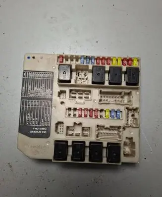 Nissan Note (E11) Fuse module 284B7AX61A R2592
