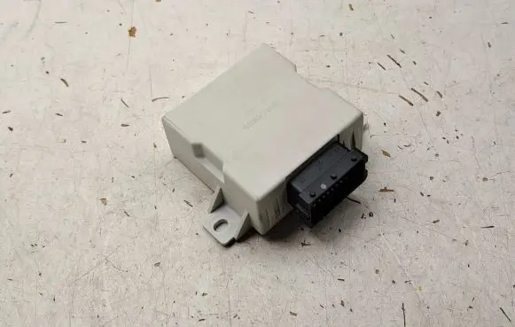 Toyota Avensis T250 Window wiper relay 8594005020