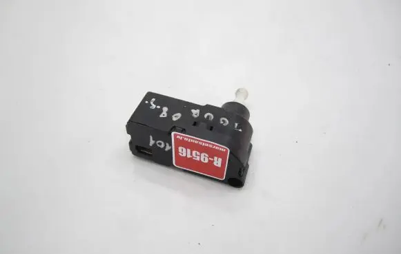 Headlight level adjustment motor