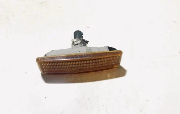 BMW 5 E39 Front fender indicator light 8360589 8360205