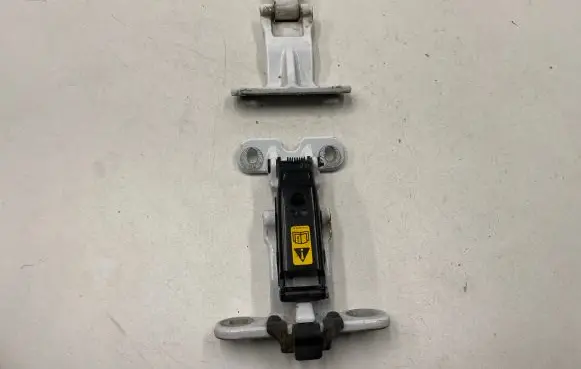 Ford Transit Courier Tailgate/trunk/boot hinge
