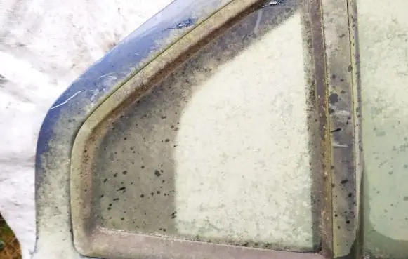 Rear vent window glass