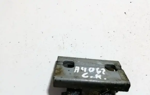 Volvo XC90 Rear door lower hinge