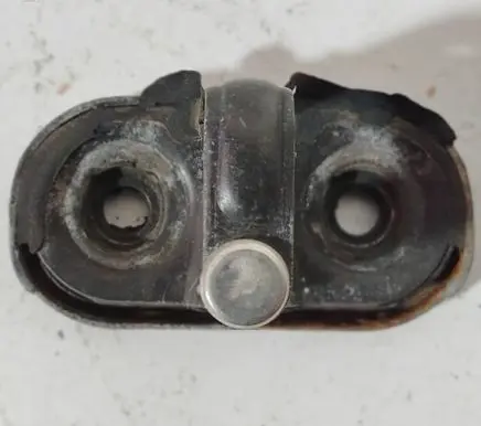Volkswagen PASSAT B5 Loading door lock loop/hook striker 1T0827517