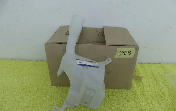 Windshield washer fluid reservoir/tank