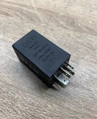 Volkswagen PASSAT B5 Other relay 8D0919578A