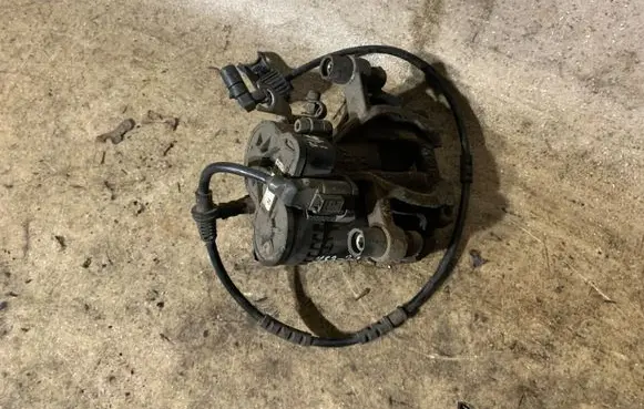 BMW 2 F46 Rear brake caliper 6880380