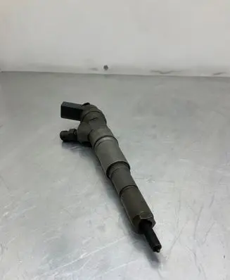 BMW 5 E60 E61 Fuel injector 7793836