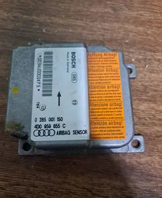 Audi A8 S8 D2 4D Airbag control unit/module 0285001150