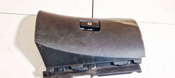 Glove box
