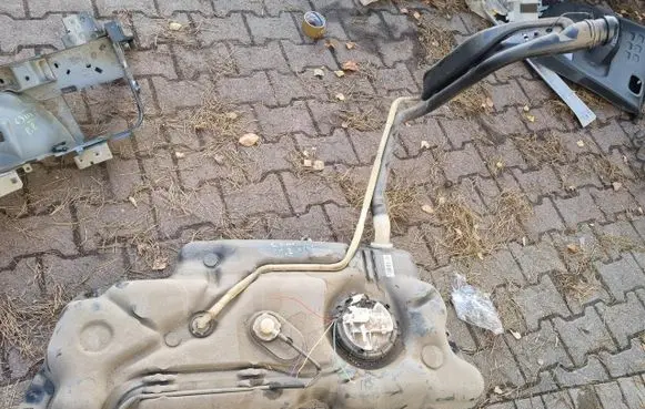 Citroen C3 Fuel tank 9811121180