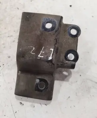 Hyundai i30 Engine mounting bracket U216
