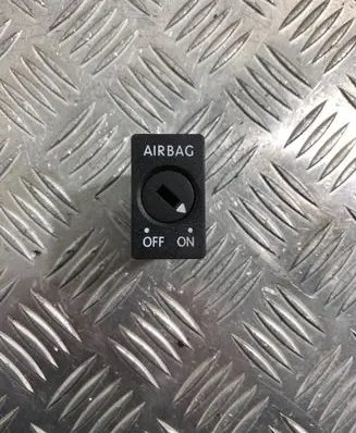 Passenger airbag on/off switch