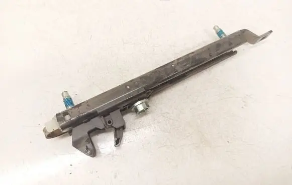 Opel Astra H Seat belt adjustment rail 13166032